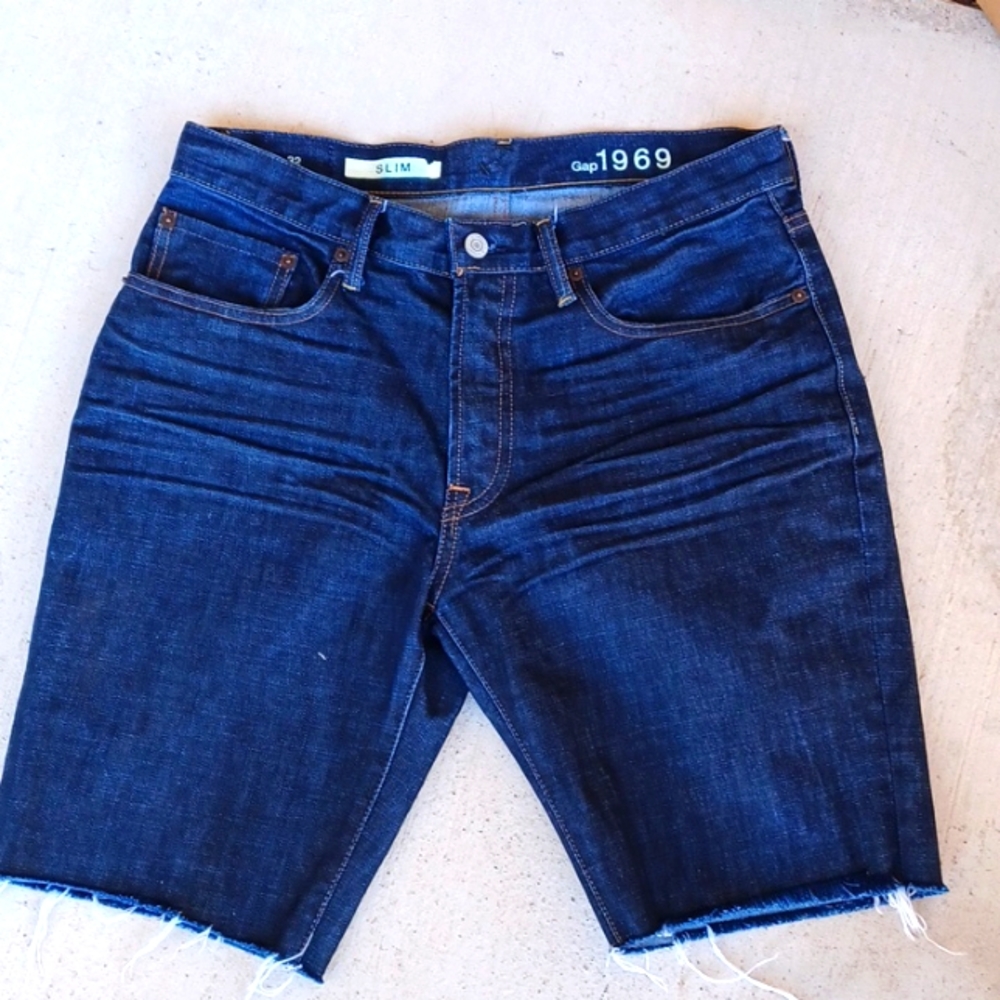 Gap jean shorts cut off size 32 slim blue